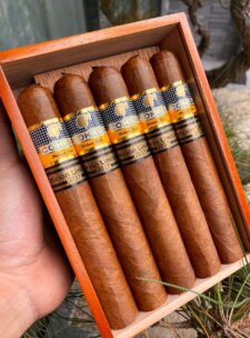 bên trong hộp xì gà cohiba talisman 10 điếu