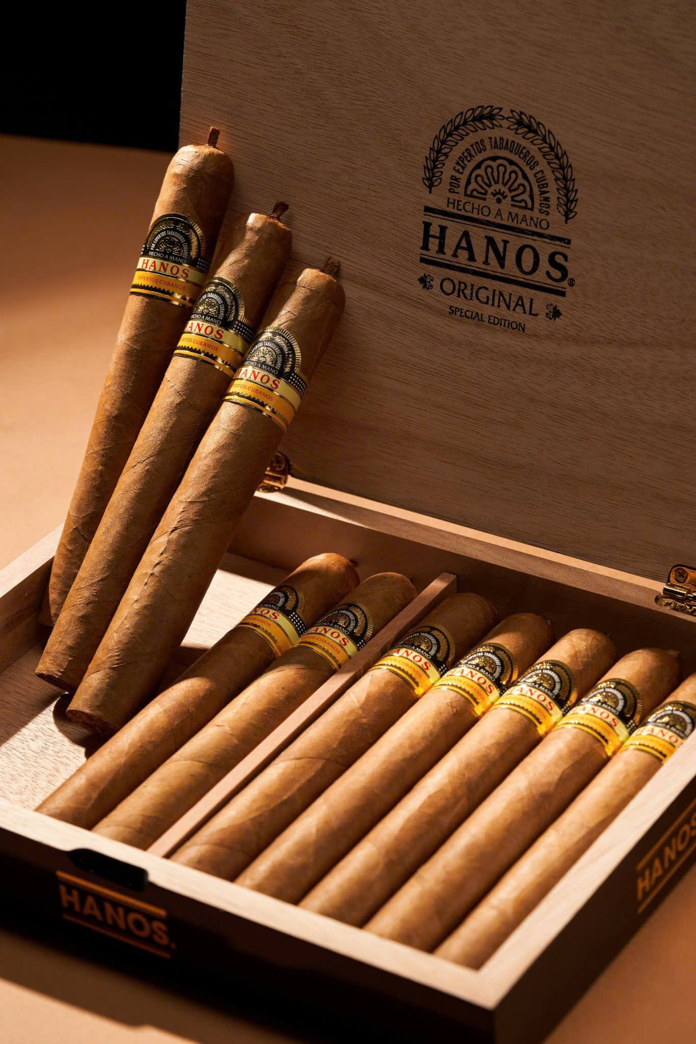 ben-trong-Cigar-Hanos-56 Cigar Hanos 56