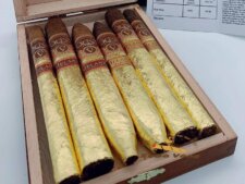Cận cảnh các điếu xì gà Oliva Sample 6 dát vàng