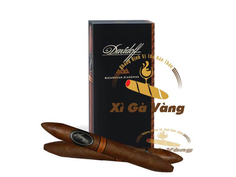 Davidoff-Millennium-Piramides-hop-3-dieu-2 Davidoff Nicaragua Diadema được ra mắt năm 2014 bởi Davidoff