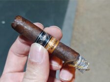 Thưởng thức hương vị Davidoff Primeros Nicaragua Maduro