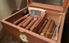 Túi giữ ẩm xì gà Boveda nhỏ gọn đựng trong hộp kín