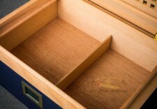 Quan sát thiết kế bên trong hộp đựng xì gà Lubinski YJA 60011