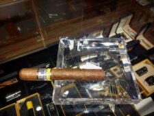 Gạt tàn pha lê thu hút tài lộc cho người dùng