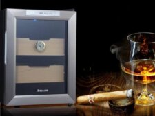 Tủ bảo Vinocave XTV - 902 được nhiều quý ông yêu thích