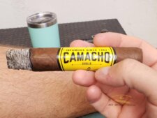Camacho Criollo Bold Robusto hộp 5 điếu có hương vị rất mạnh mẽ