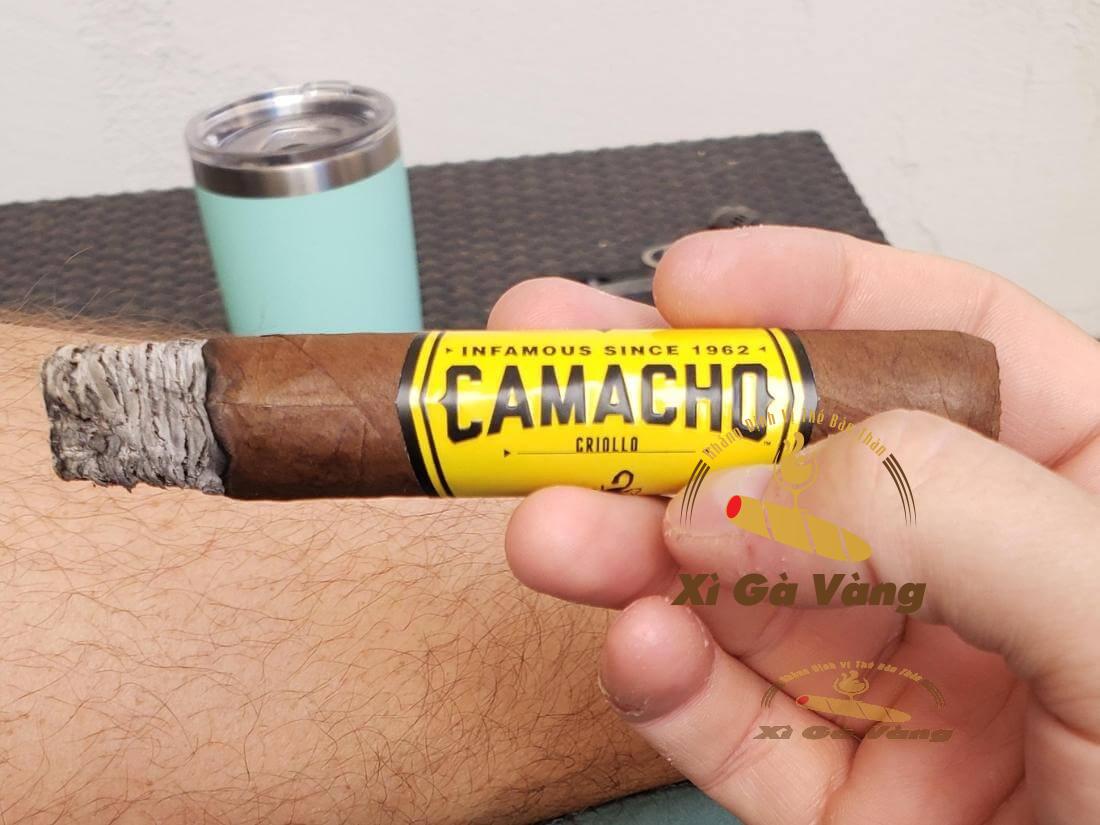 Danh-gia-huong-vi-cua-Camacho-Criollo-Bold-Robusto-hop-5-dieu Camacho Criollo Bold Robusto hộp 5 điếu có hương vị rất mạnh mẽ