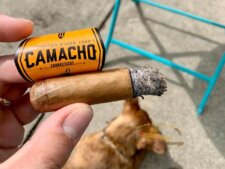 Camacho Connecticut Robusto là một lựa chọn tuyệt vời cho người mới bắt đầu