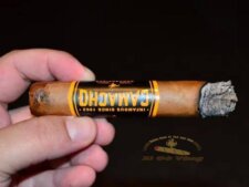 Xì gà Camacho Connecticut Boxpressed Tubos Toro có hương vị nhẹ nhàng dễ chịu