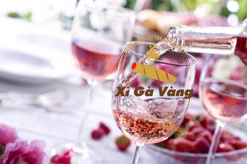 Rượu vang hồng có màu sắc, hương vị khá đa dạng để bạn thoải mái lựa chọn