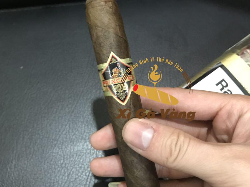 Danh-gia-ket-cau-cua-dong-xi-ga-Principes-Robusto-hop-12-dieu Đánh giá kết cấu của dòng xì gà phổ biến này