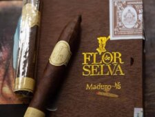Hình thức điếu xì gà Maya Selva No 15 Maduro