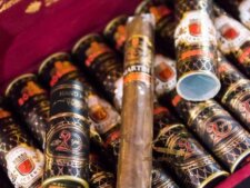 Sản phẩm được chăm chút tỉ mỉ trong từng chi tiết, từ bao bì đến điếu xì gà