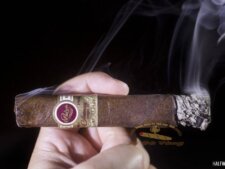 Hương vị đẳng cấp của Padron Thompson 100th Robusto Maduro