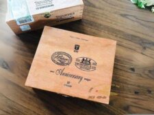 Giá của Padron Thompson 100th Robusto Maduro