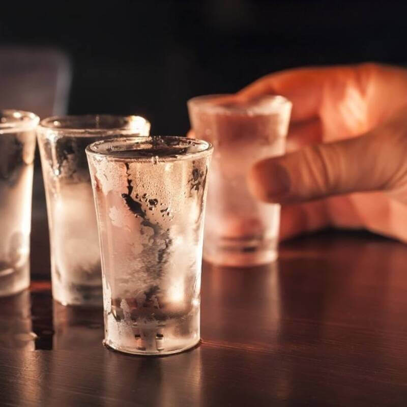 Ly shot uống rượu giúp bạn có thể thưởng thức Vodka trọn vẹn hơn