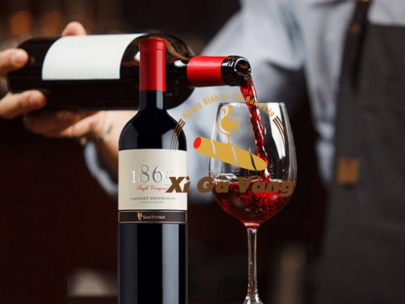 Rượu vang đỏ được làm từ các giống nho như Cabernet Sauvignon hay Malbec…
