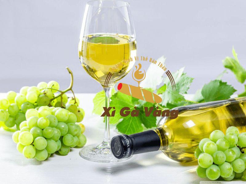 Rượu vang trắng khá dễ uống vì có vị ngọt, hương trái cây