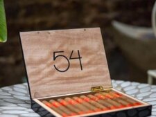 so sánh Maya Selva August 54 Honduras với loại khác