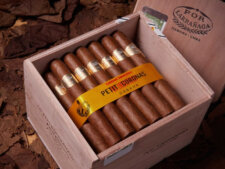 Đánh giá hình thức xì gà Por Larranaga Petit Coronas 50 điếu
