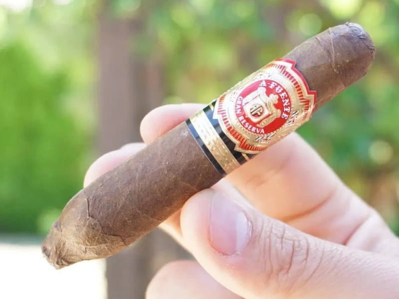 Danh-gia-huong-vi-cua-Xi-ga-Arturo-Fuente-Hemingway-Short-Story Hương vị tươi mới của xì gà Hemingway Short Story