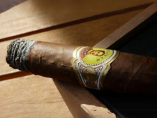 Đánh giá hương vị của Bolivar Royal Coronas