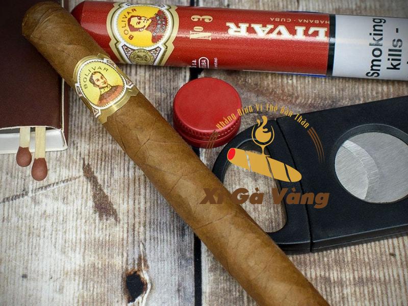 Đánh giá hương vị của xì gà Bolivar Tubos No.3 