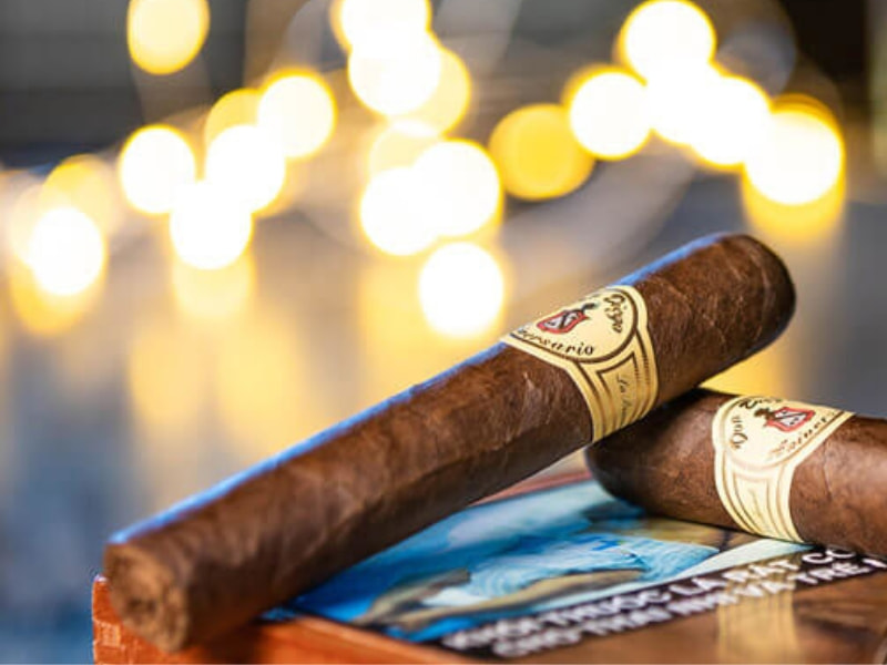 Danh-gia-huong-vi-cua-Xi-ga-Don-Diego-Aniversario-Robusto-hop-10-dieu Đánh giá hương vị xì gà Don Diego Aniversario Robusto