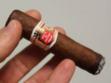 Đánh giá hương vị của Hoyo De Monterrey Petit Robusto