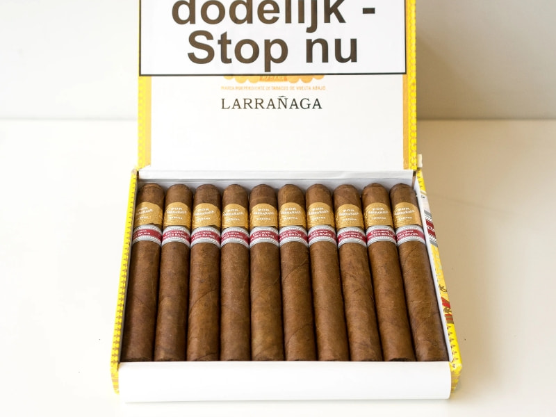 Gia-ca-cua-Xi-ga-Por-Larranaga-Gran-Robusto-Paises-Bajos Giá của Por Larranaga Gran Robusto Paises Bajos