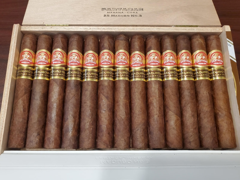 Gia-ca-cua-Xi-ga-partagas-Maduro-No.3 Mức giá của xì gà Maduro No.3
