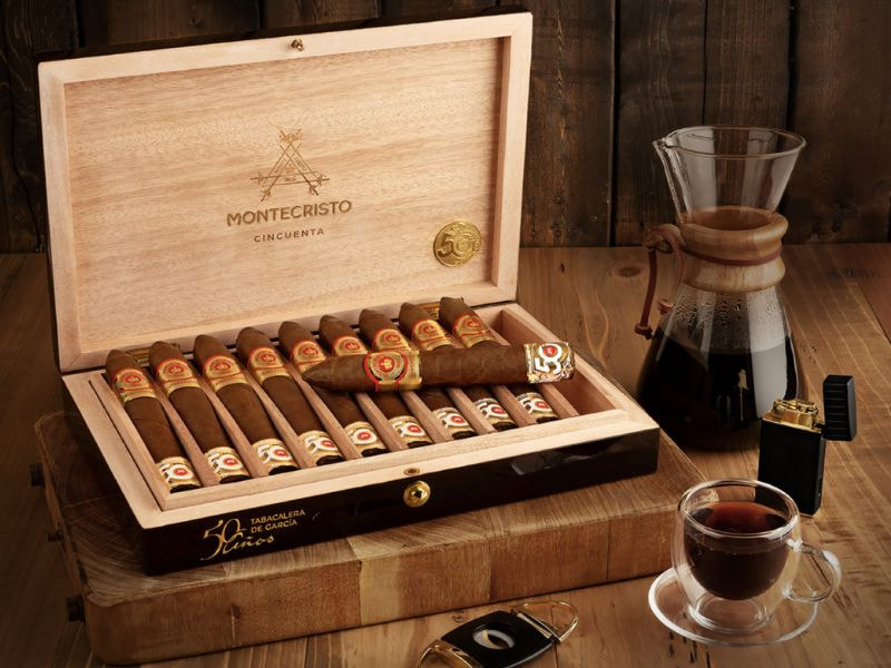 Xi-ga-Montecristo-Cincuenta-co-xuat-xu-tu-Dominica- Xì gà Montecristo Cincuenta có xuất xứ từ Dominica
