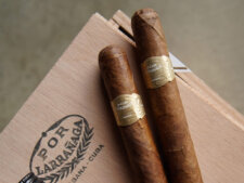 Xì gà Por Larranaga Petit Coronas