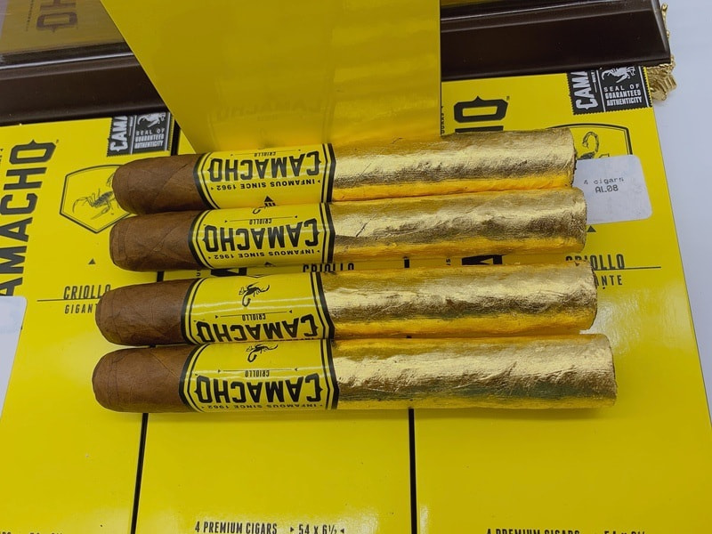 camacho-corojo-gigante-4-dieu-dat-vang Camacho Corojo Gigante 4 điếu dát vàng có độ mạnh tương đối cao