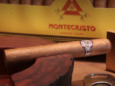 Đánh giá hương vị của xì gà Montecristo Linea 1935 Leyenda