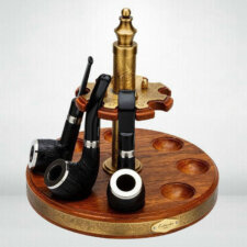 Kệ để tẩu nhà Lubinski có mức giá khá đắt đỏ nhưng vẫn rất được yêu thích