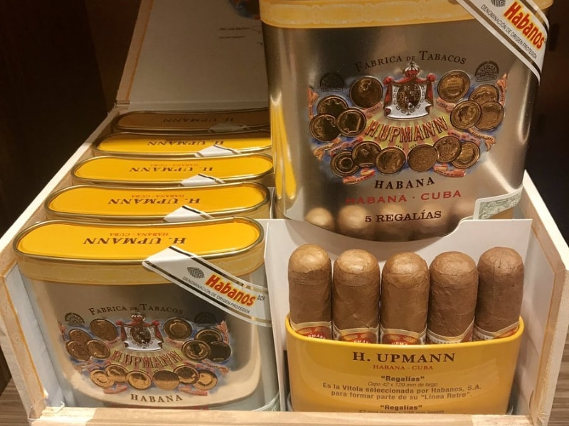 gia-ca-cua-Xi-ga-H.upmann-Regalias Giá cả của H.upmann Regalias