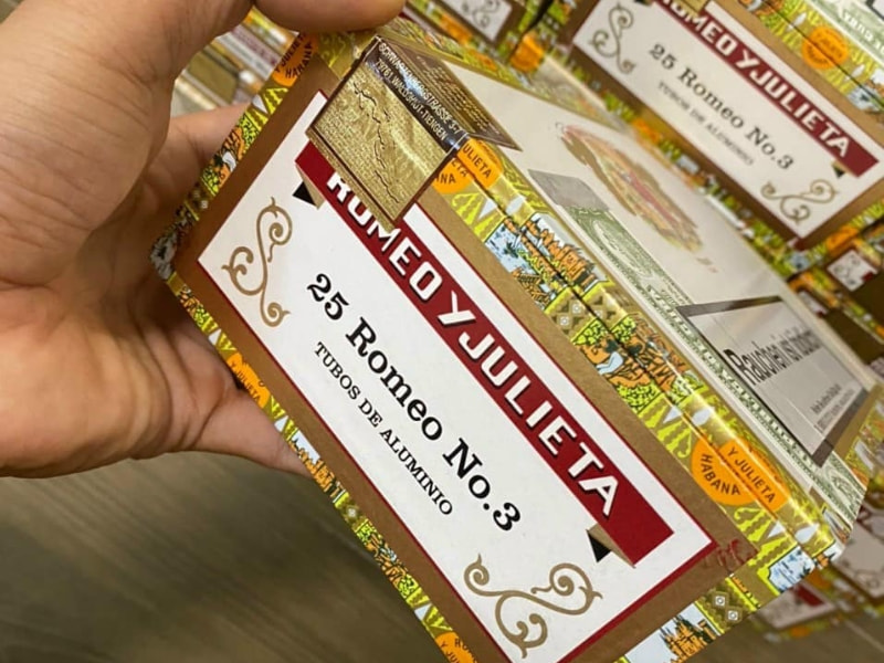 gia-ca-cua-Xi-ga-Romeo-Y-Julieta-No3-Tubos Giá của xì gà Romeo Y Julieta No.3 Tubos