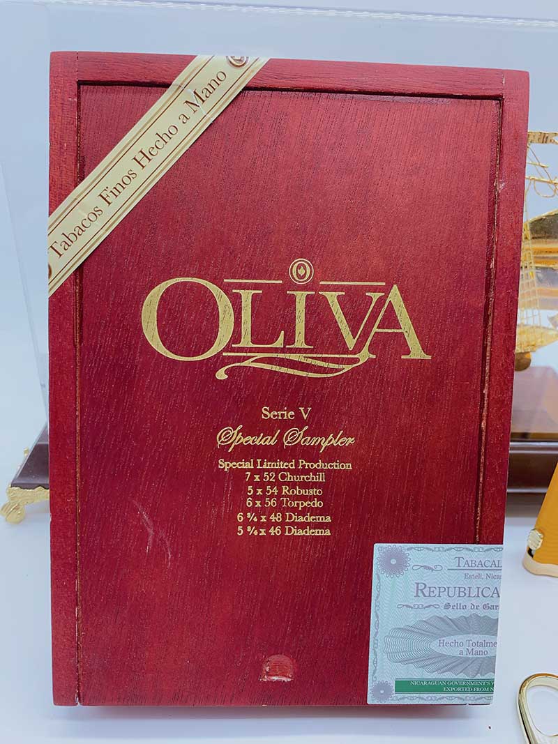 mua-oliva-v-dieu-dat-vang-tai-xi-ga-vang Xì Gà Vàng cung cấp Oliva V dát vàng với giá tốt