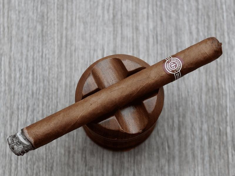 thuong-thuc-huong-vi-xi-ga-montecristo-no1 Đánh giá hương vị của Montecristo No. 1