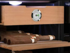 Với dung tích 65l, sản phẩm có thể chứa được từ hơn 1000 điếu cigar tùy size