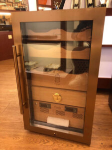 Tủ Lubinski RA222 có dung tích 70 lít