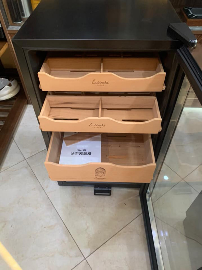 khay-chua-tu-go-tuyet-tung Khay chứa xì gà làm bằng gỗ tuyết tùng