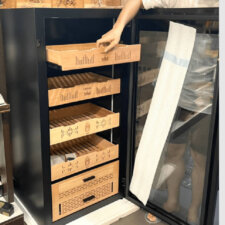 Xì Gà Vàng là đối tác phân phối các sản phẩm tủ bảo quản chính hãng