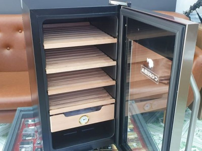 tu-co-suc-chua-200-dieu-cigar ALT: Tủ điện bảo quản xì gà Cohiba 48AH có thể chưa tới 200 - 300 điếu