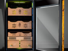 Nhiều quý ông yêu thích lựa chọn tủ cao cấp để bảo quản tốt nhất xì gà của mình