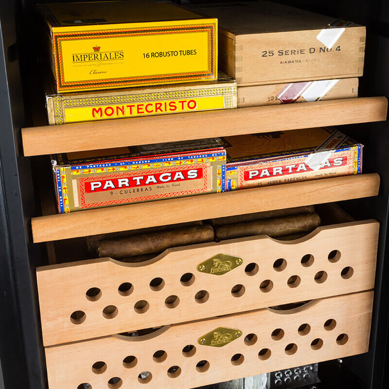 tu-lubinski-559-lam-tu-go-tuyet-tung Sản phẩm được làm từ gỗ tuyết tùng cao cấp