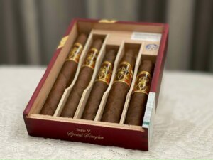 Thiết kế hộp Oliva V Special Sampler sang trọng, đẳng cấp