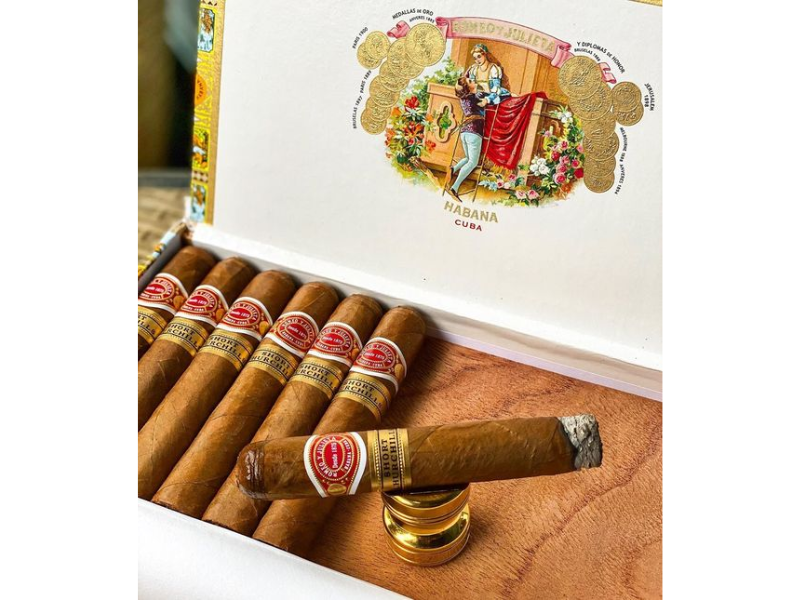 Xì gà Romeo y Julieta có hương vị cân bằng và đa dạng nổi bật nhất là Romeo y Julieta Churchill