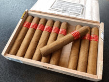 Sản phẩm Xì gà Partagas Serie D No.4 hộp 10 điếu
